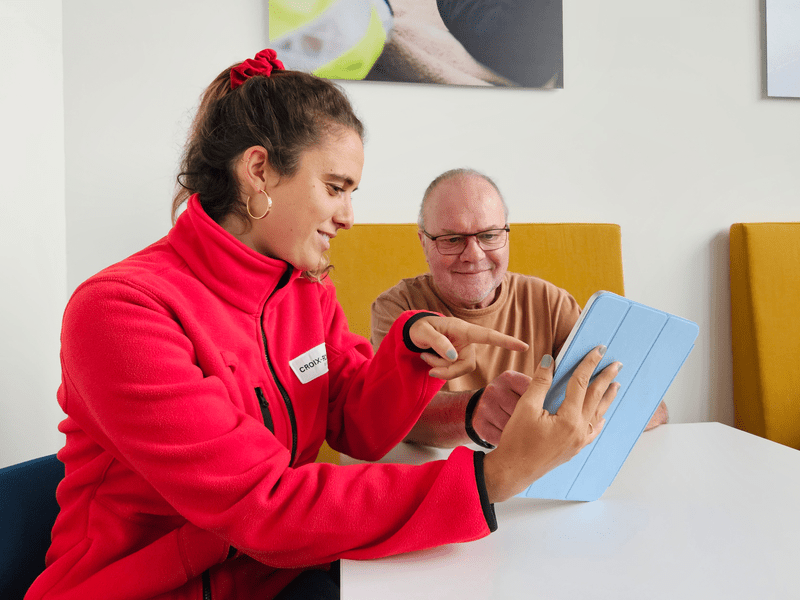 une volontaire dans une de nos épiceries sociales