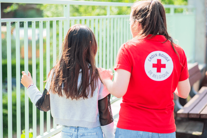 une volontaire dans une de nos épiceries sociales