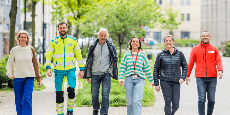 Employés qui travaillent à la Croix-Rouge