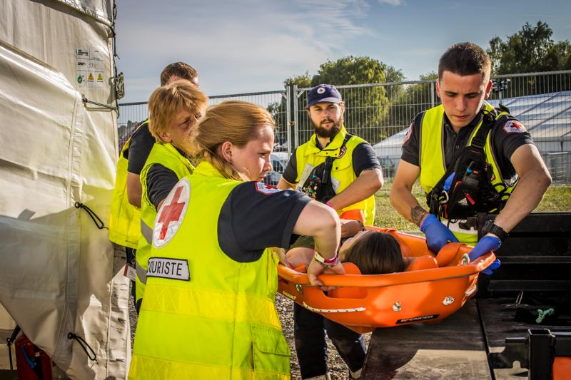 Des volontaires lors d'un festival