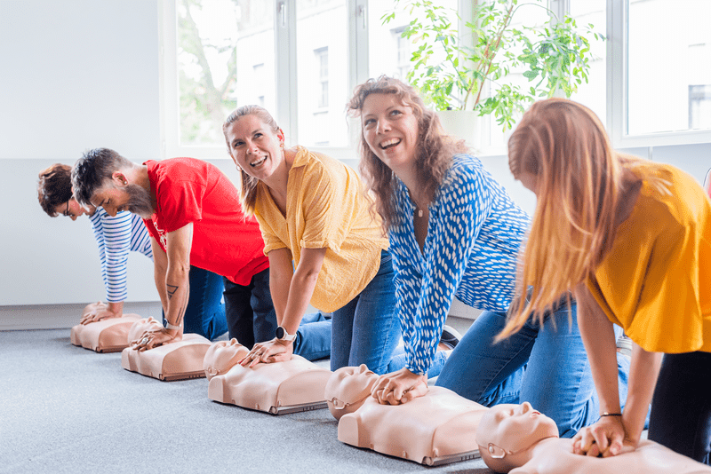 Des apprenants lors d'une formation premiers secours