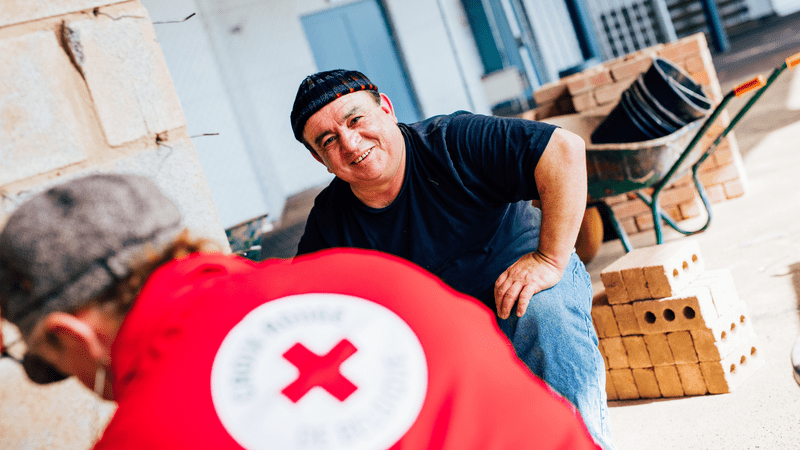 Personne demandeuse d'asile en formation sur un chantier