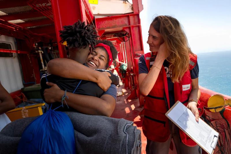 Une retrouvaille sur l'Ocean Viking, bateau humanitaire en mer méditerranée